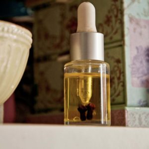 Read more about the article DIY: Blending Wearable Scent For Sensitive Nose
